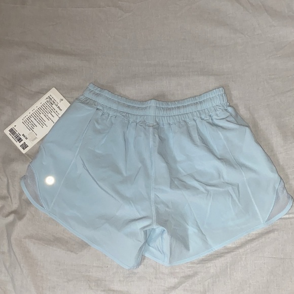 NWT Lululemon hotty hot shorts - Picture 4 of 5